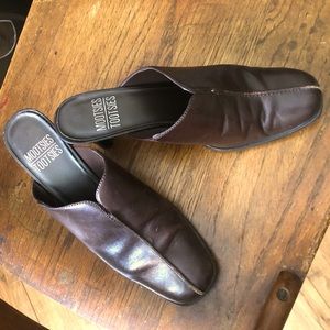 MOOTSIES TOOTSIES smart looking, brown leather heels.  Size 6 1/2.